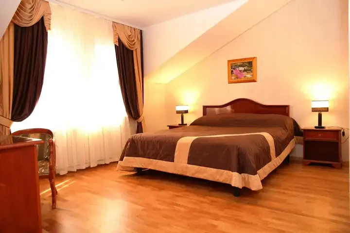 Дмитров: Hotel4crowns
