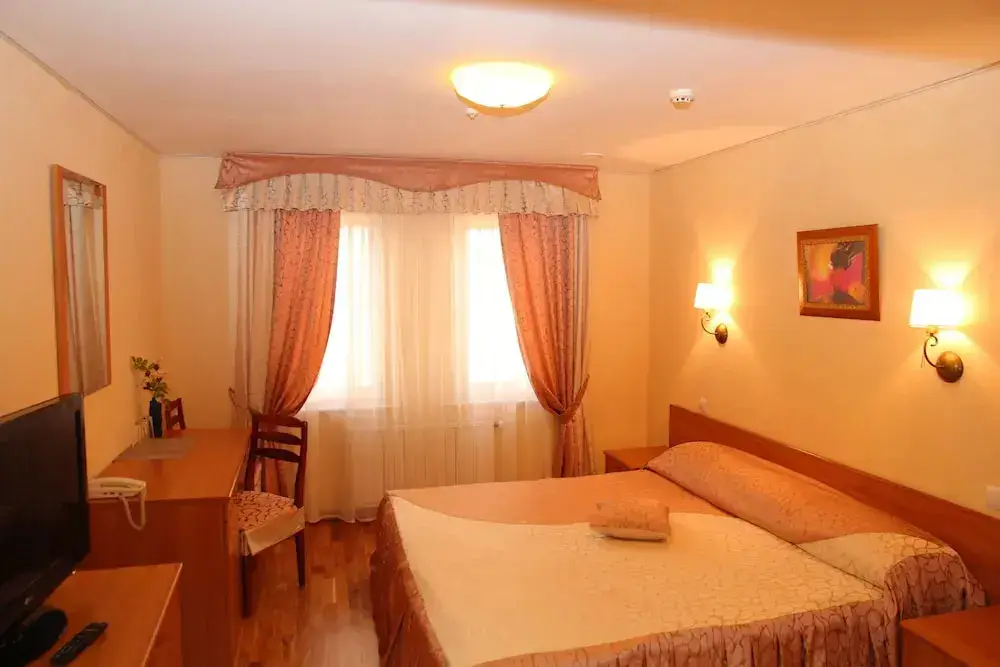 Дмитров: Hotel4crowns