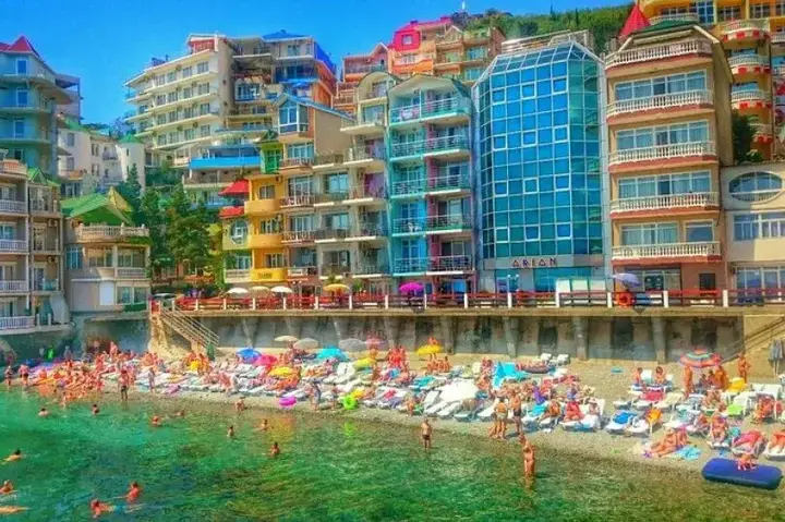 Утёс: Жилое помещение Алустон