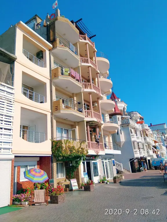 Утёс: Жилое помещение Алустон