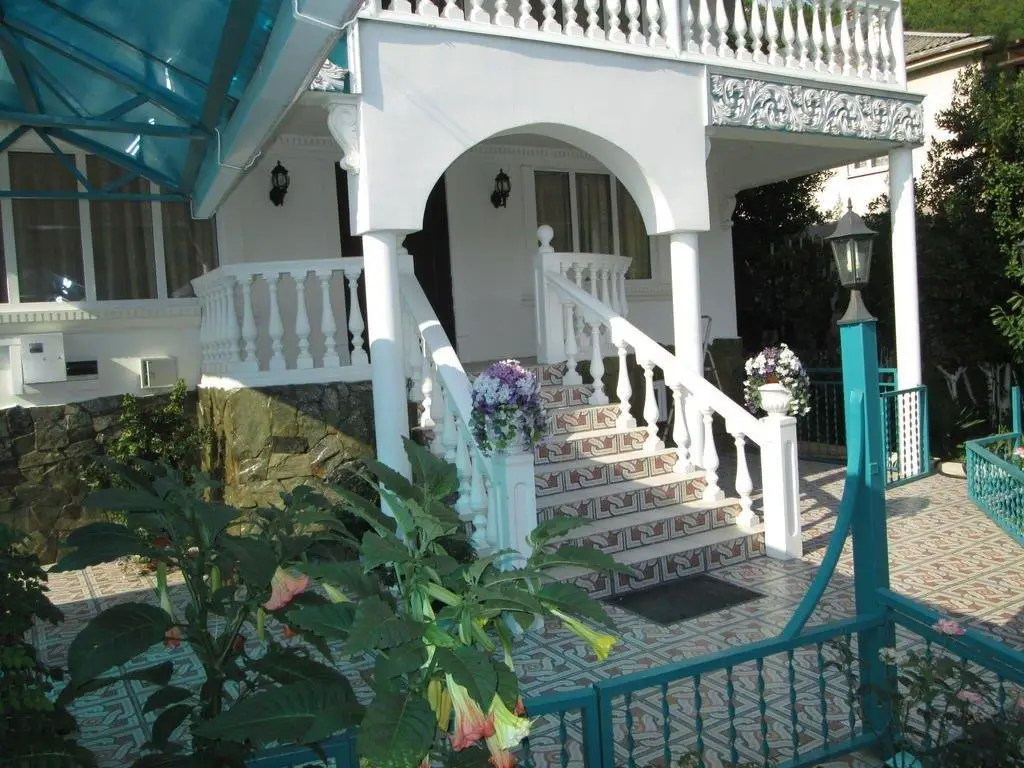 Лоо: Alex Palace Mini Hotel