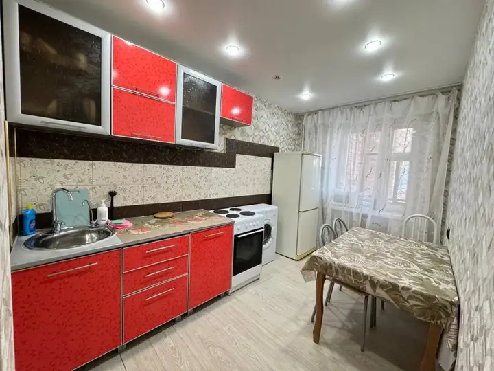 Красноярск: Квартира 3х Комнатная на Светлогорской 33