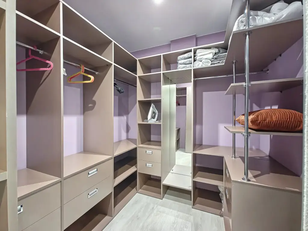 Новосибирск: Квартира Атмосфера Сна с кроватью super king-size в ЖК Дождь