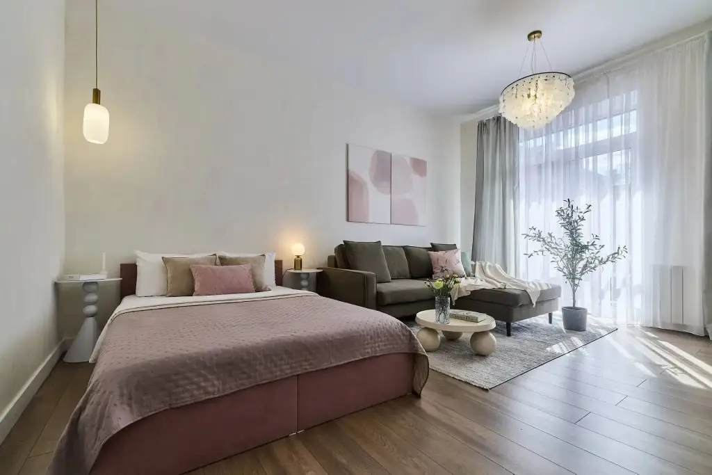 Апартаменты FlatStay с Балконом и Новым Ремонтом — фото 1