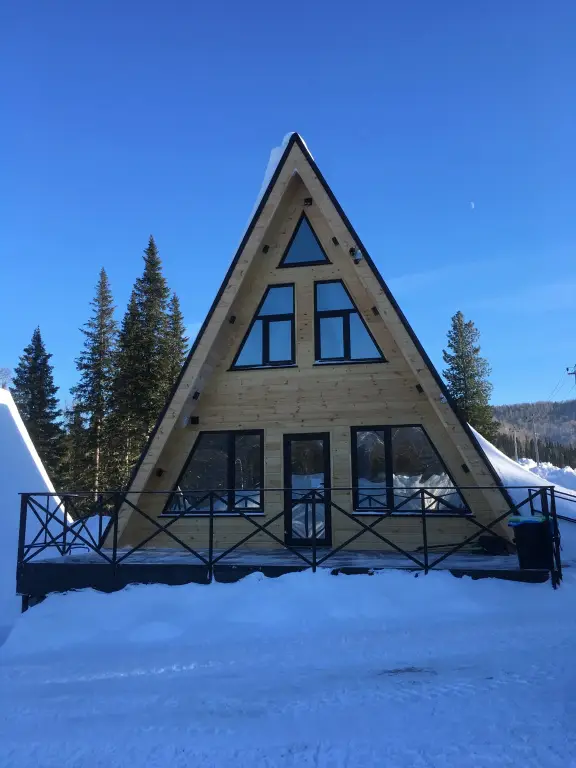 Шерегеш: Частный дом Дом в стиле A-frame