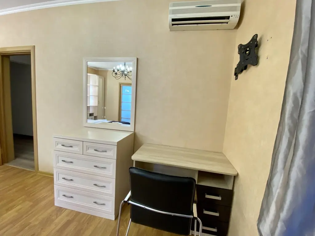 Сочи: Апартамент с 3 спальнями и большой гостиной в жилом центре Сочи