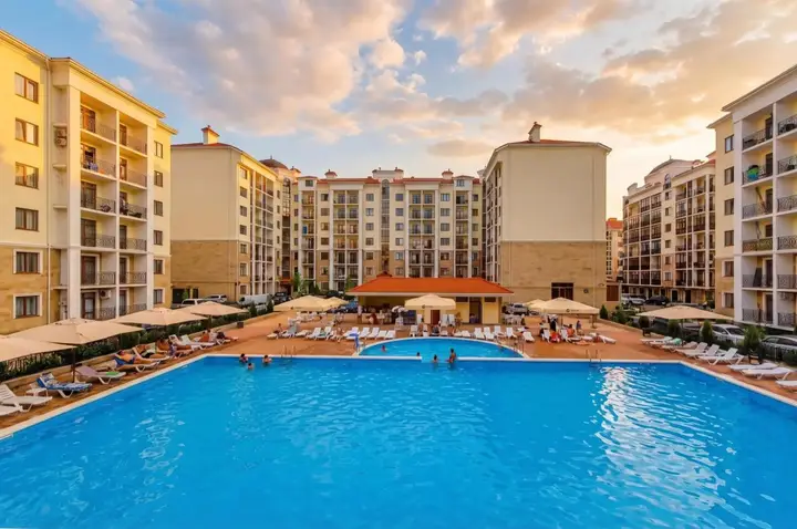 Геленджик: Wolf Apartments (Вольф Апартментс) на улице Халтурина