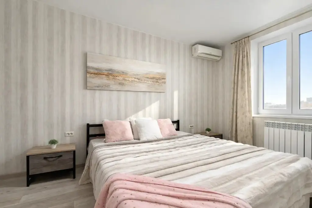 Квартира светлая просторная (65 м²) с дизайнерским интерьером — фото 1