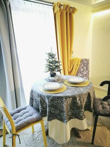 Красная Поляна: Apartment on Zashhitnikov Kavkaza 77/2