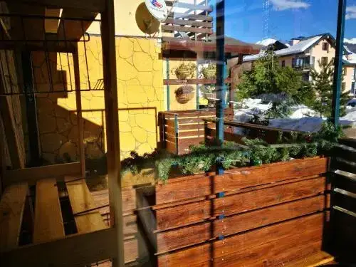 Красная Поляна: Apartment on Zashhitnikov Kavkaza 77/2