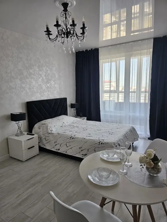 Квартира на улице Юрина 180Д — фото 1