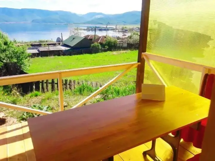 Култук: Частный Дом с Террасой на Берегу Байкала