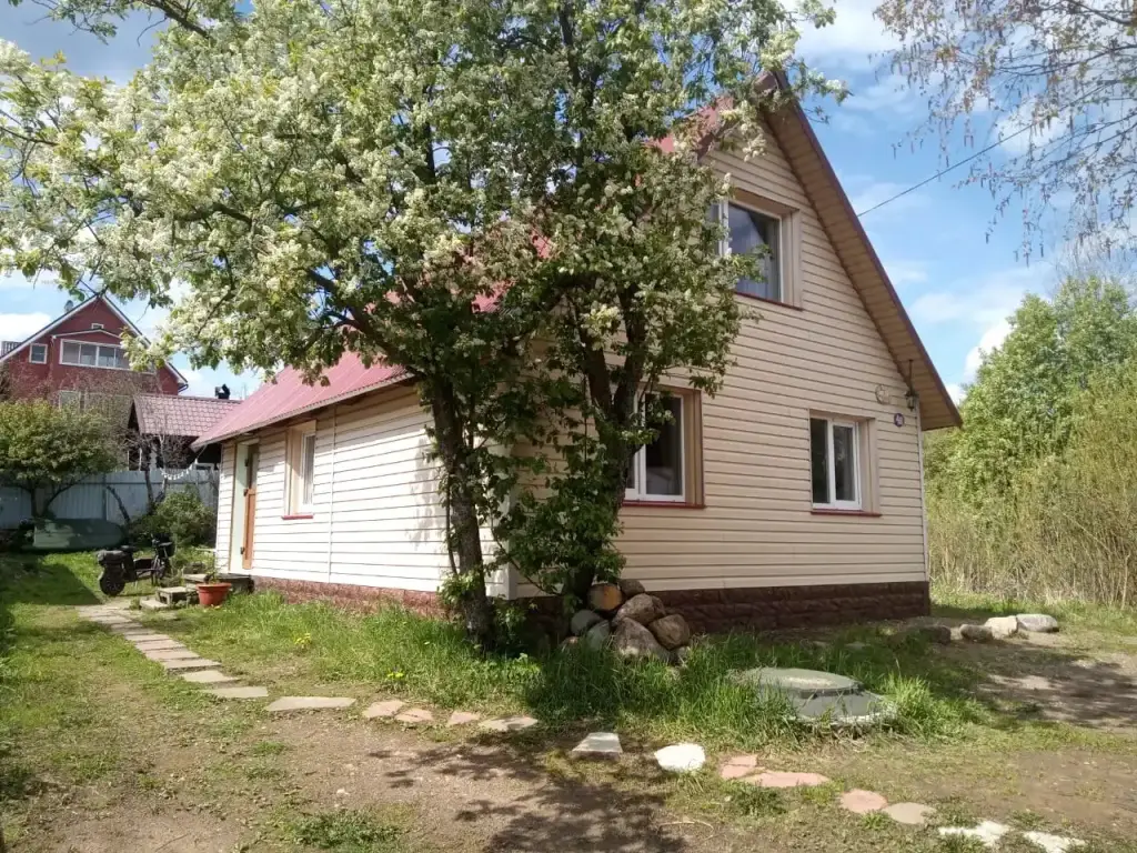 Частный дом у родника — фото 1