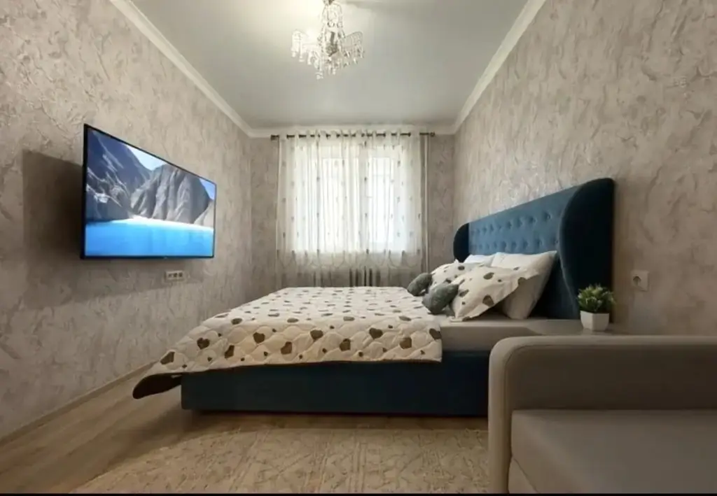 Квартира Двухкомнатная для большой семьи рядом с Вершиной Плазой — фото 1