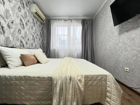 Квартира КакДома 1-комн Победы 145-158 у парка Галицкого — фото 1