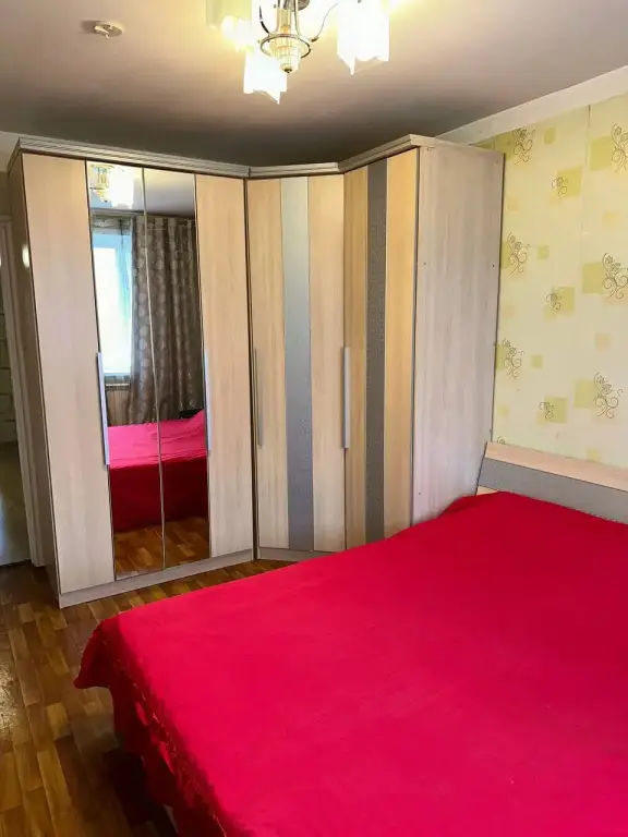 Хабаровск: Квартира Трехкомнатная в Хабаровске