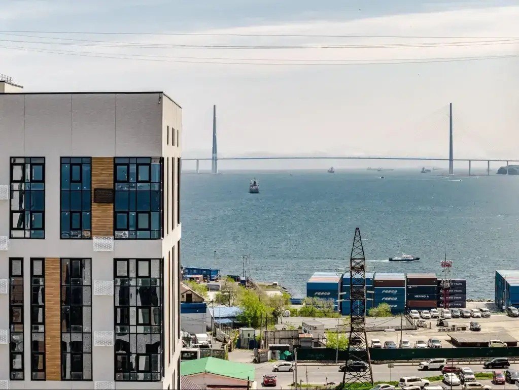 Апартаменты Amur Sky Панорама Русского моста — фото 1
