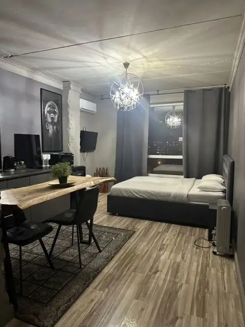 Квартира Студия с дизайнepским ремoнтом в cтилe лoфт — фото 1