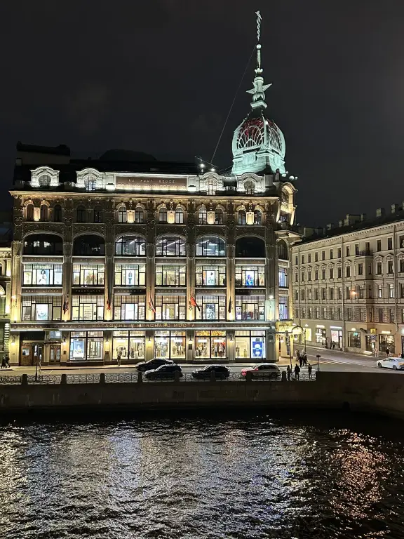 Санкт-Петербург: Квартира с видом на Универмаг у Красного Моста