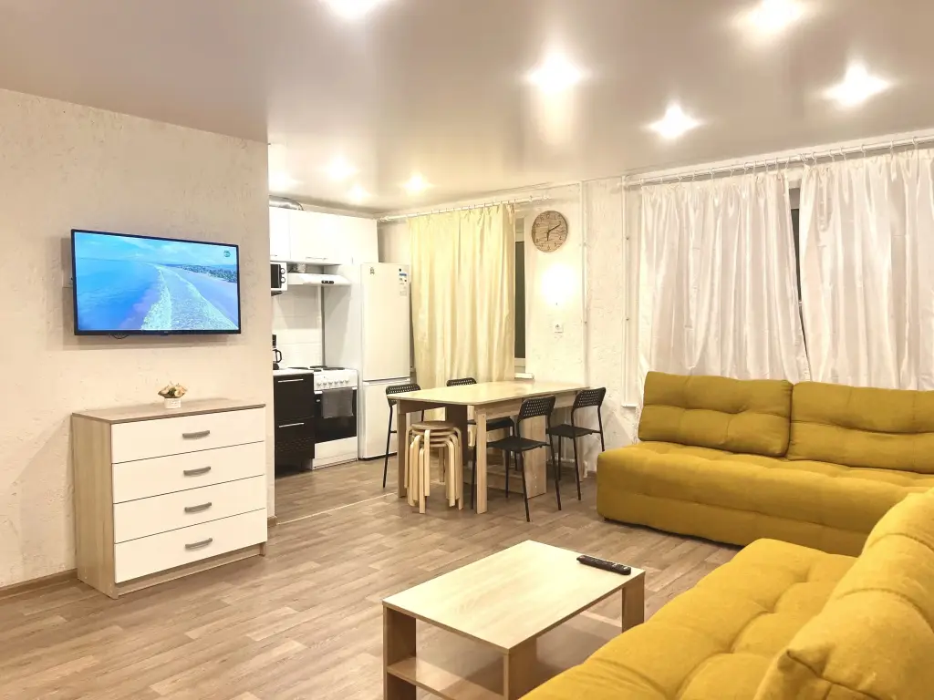 Кировск: Квартира евротрешка на улице Кирова 43