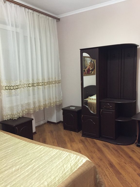 Сочи: Guest house Lazurit