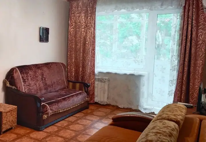 Владивосток: Квартира Трехкомнатная Тобольская 12