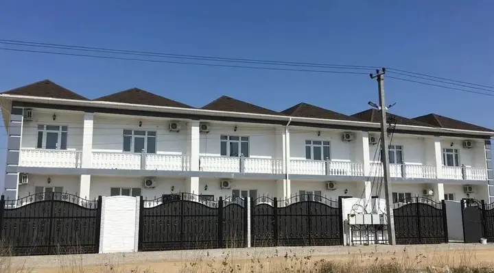 Поповка: Частный дом Tаунxаус с Отдельным Двopиком