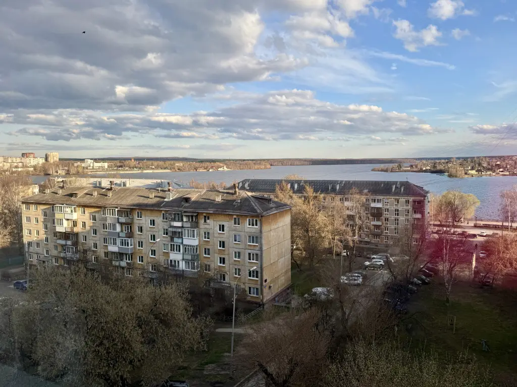 Нижний Тагил: Квартира в Центре с Видом на Пруд