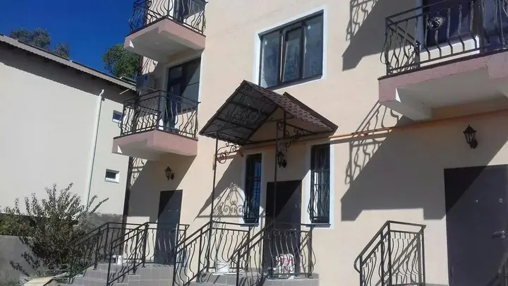 Сочи: Guest house on Transportnay 80/5