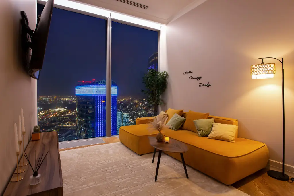 Апартаменты Sky CIty Moscow 81 этаж панорамная ванна с видом на всю Москву самый дорогой вид в Москве дизайнерский интерьер — фото 1