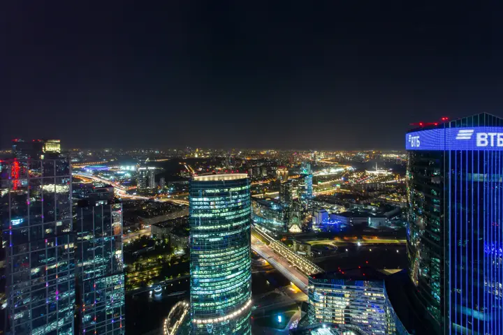Москва: Апартаменты Sky CIty Moscow 81 этаж панорамная ванна с видом на всю Москву самый дорогой вид в Москве дизайнерский интерьер