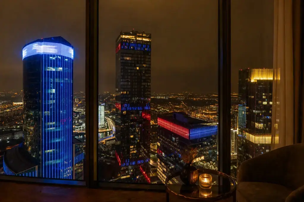 Москва: Апартаменты Sky City Moscow 75 этаж! Шикарный вид на МГУ, Парк Победы, Лужники, башни и город! Дизайнерский! Закатная стороны!
