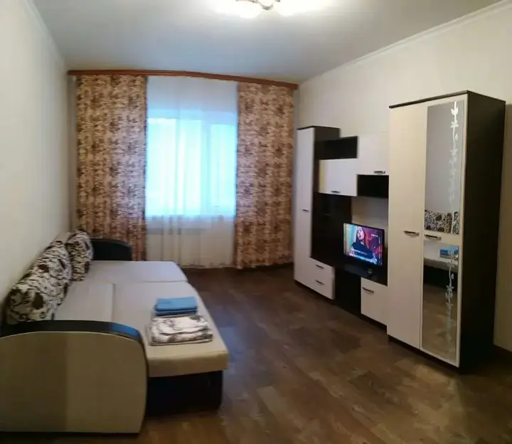 Сургут: Квартира на улице Ивана Захарова 12/1