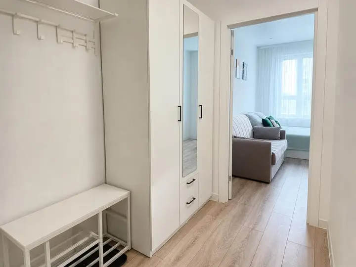 Екатеринбург: Квартира Студия 25 м² с Французским Балконом в Современном Жк на ул Академика Ландау 37 Идеальное Место для Комфортного Проживания в Екатеринбурге