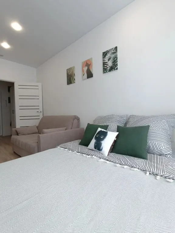 Екатеринбург: Квартира Студия 25 м² с Французским Балконом в Современном Жк на ул Академика Ландау 37 Идеальное Место для Комфортного Проживания в Екатеринбурге