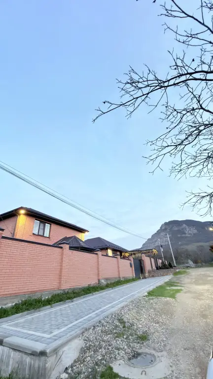Красный Пахарь: Частный дом с Видом на Гору