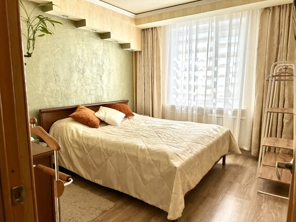 Петропавловск-Камчатский: Квартира IZIhome Kamchatka с тремя спальнями