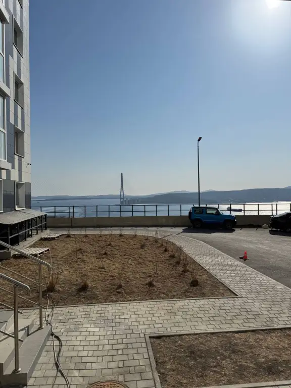 Владивосток: Квартира студия большая современная с видом на море и мост