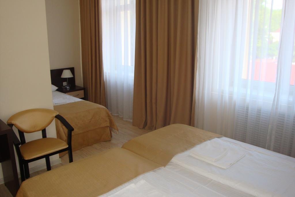 Сочи: Inn Ordzhonikidze 8а