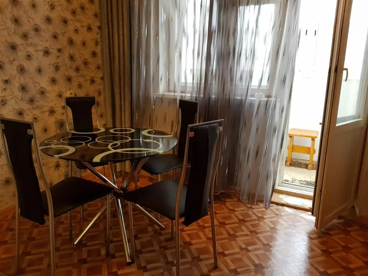 Старый Оскол: Квартира на Степном с панорамными окнами