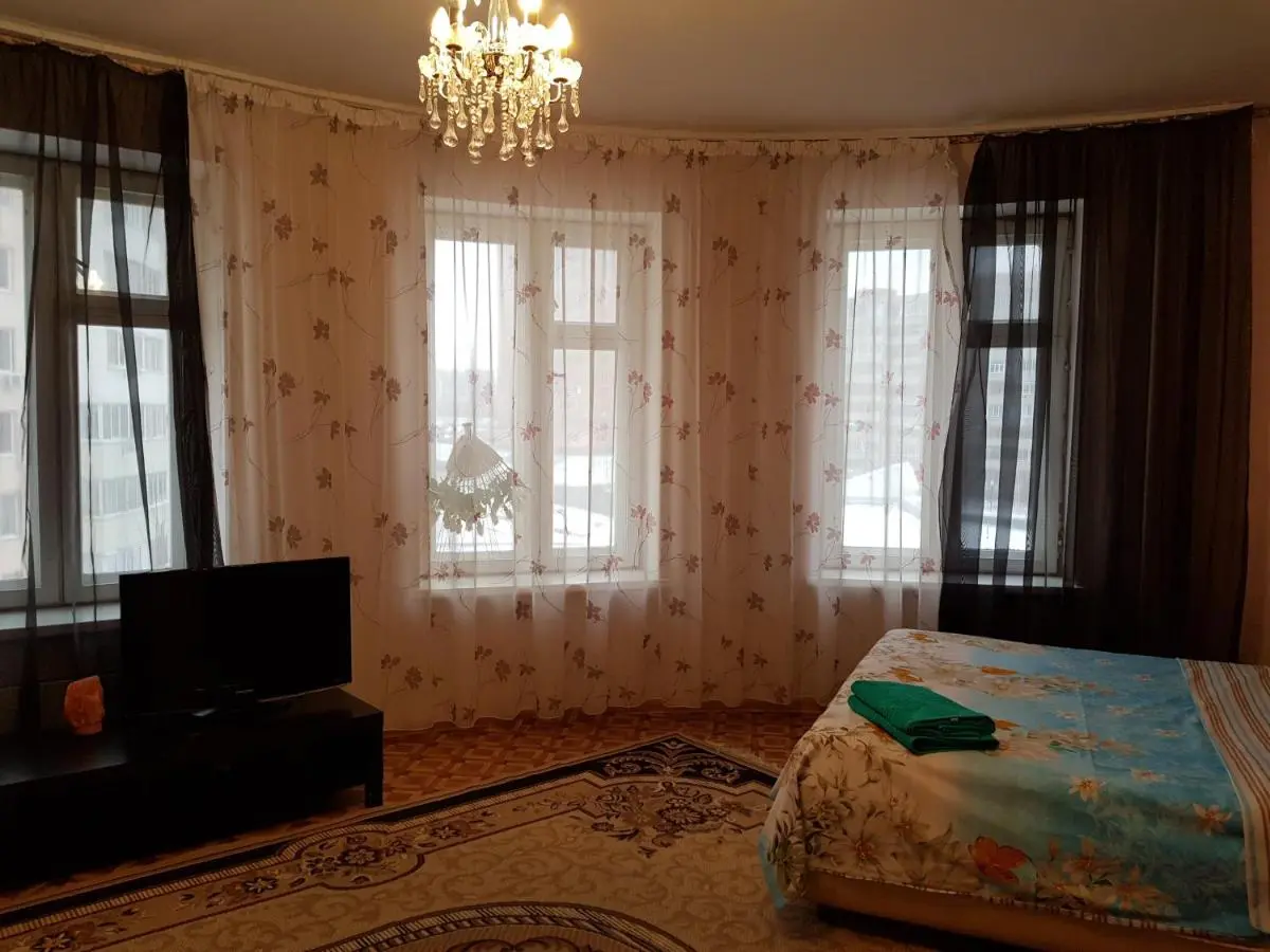 Старый Оскол: Квартира на Степном с панорамными окнами