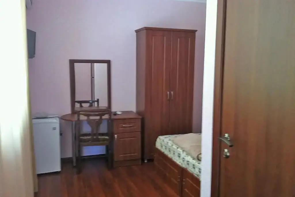 Лазаревское: Высокий замок