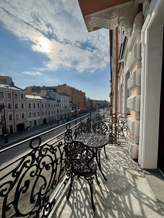 Апартаменты Дизайнерские с балконом и парковкой на Невском проспекте — фото 1