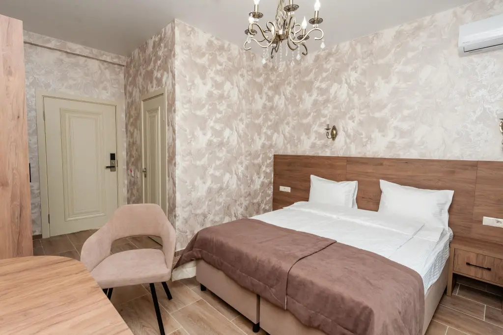 Феодосия: Кристалл