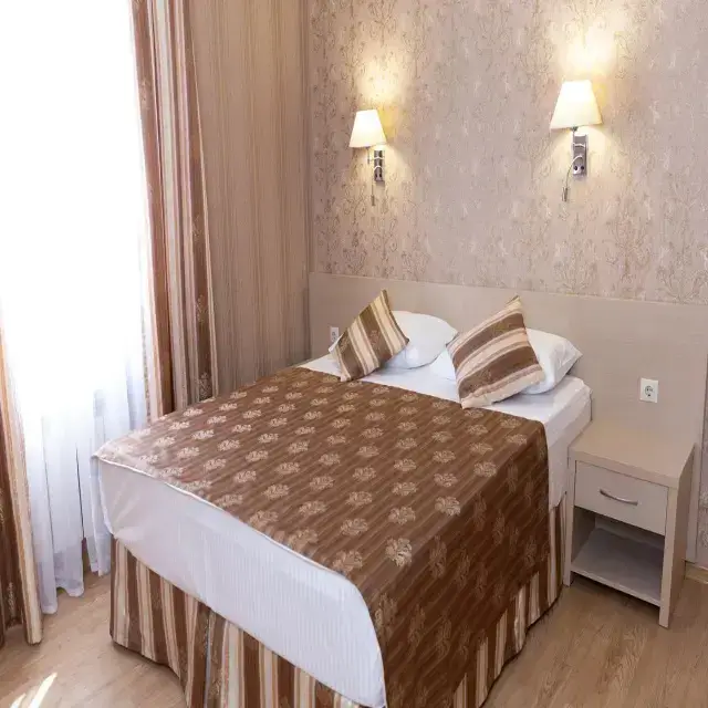 Сочи: Лора