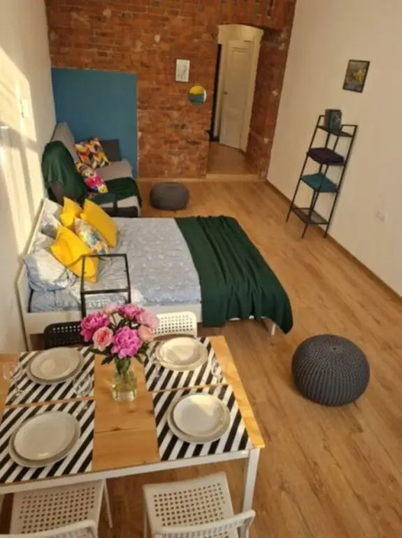 Санкт-Петербург: Квартира Атмосферная Большая Студия в Историческом Здании в Стиле Модерн