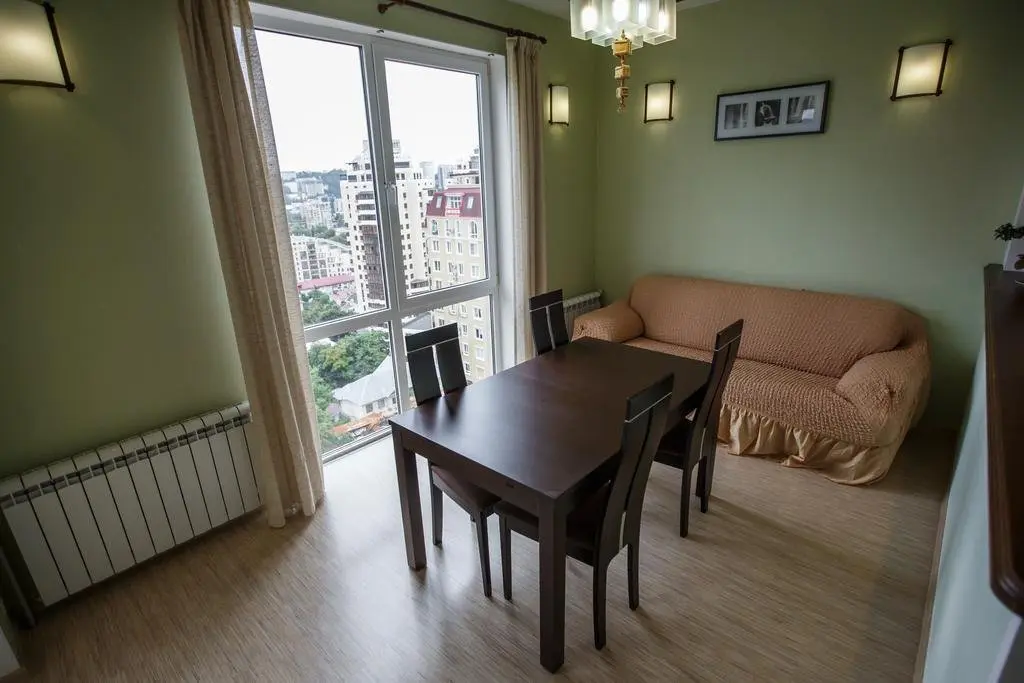 Сочи: Deluxe Apartment by the Riviera Park