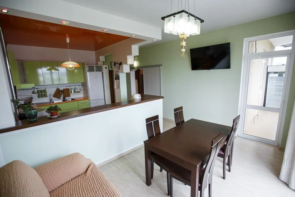 Сочи: Deluxe Apartment by the Riviera Park