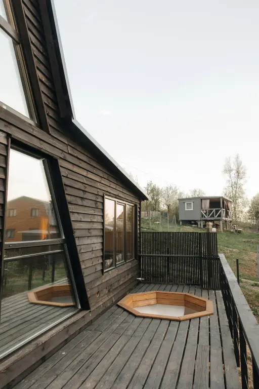 Нижний Новгород: Частный дом Черный Русский A-Frame дом с видом на город и березовую рощу