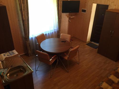 Красная Поляна: Eco-Chalet Honey Place